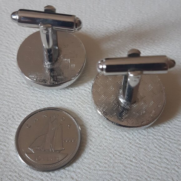 Vintage Cuff Links Round Silvertone With Black Background, Raised Silver Detail - Picture 3 of 7